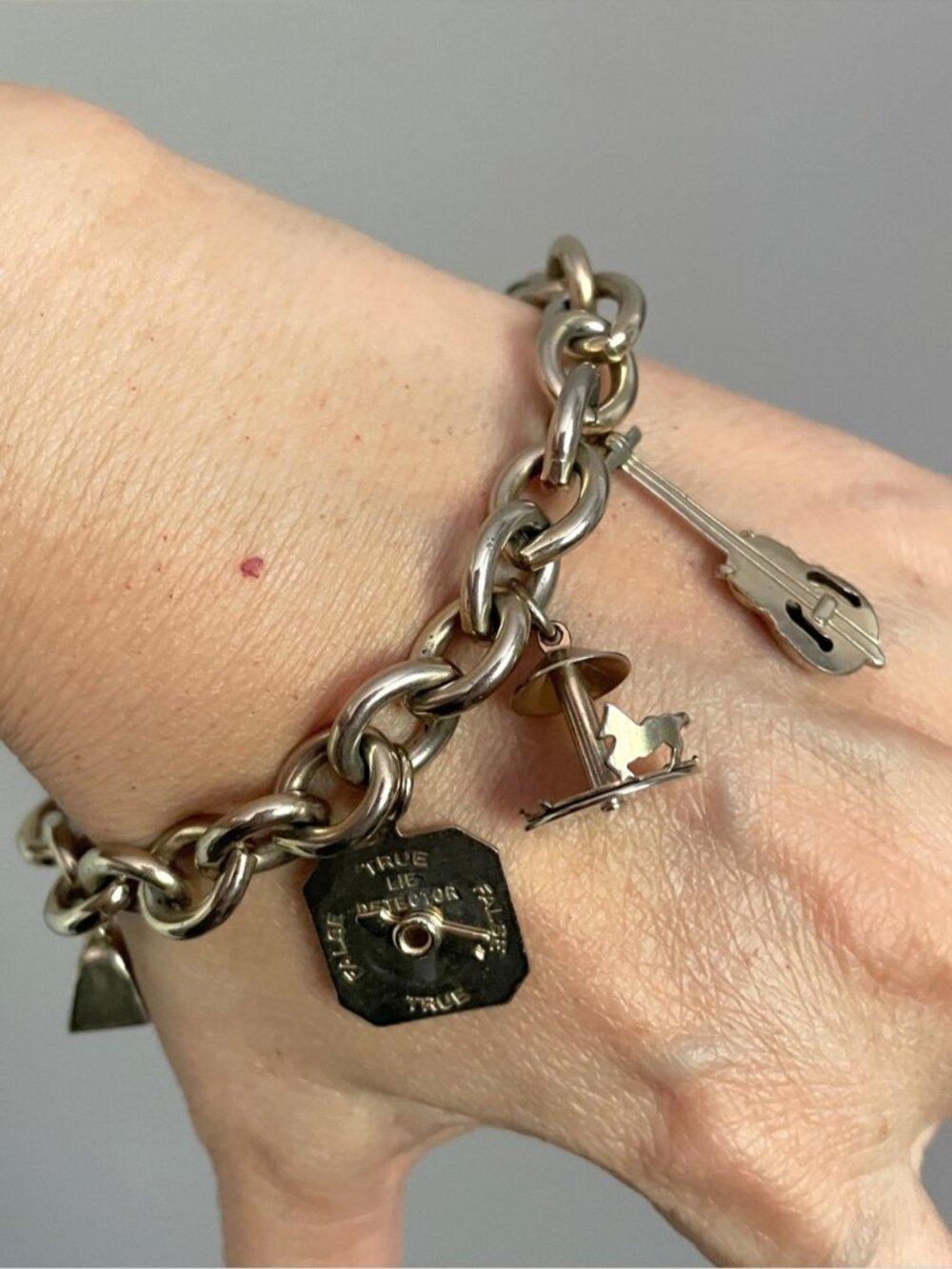 Vintage Kent Silver Tone Charm Bracelet w/ 6 Charms - 7.5” - Picture 5 of 15